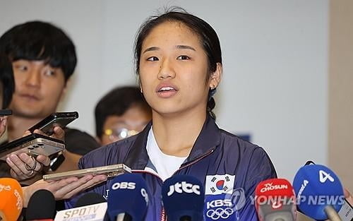 WNBA战报：斯图尔特32分&约内斯库25+8+8 自由人98-85风暴