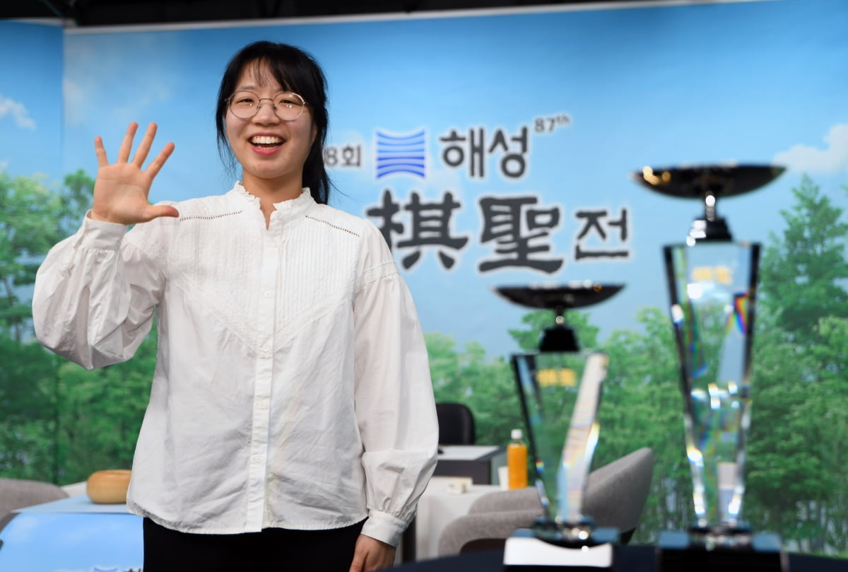 西甲战报：加拉格尔、阿尔瓦雷斯收获首球 格列兹曼建功 马德里竞技3-0瓦伦西亚