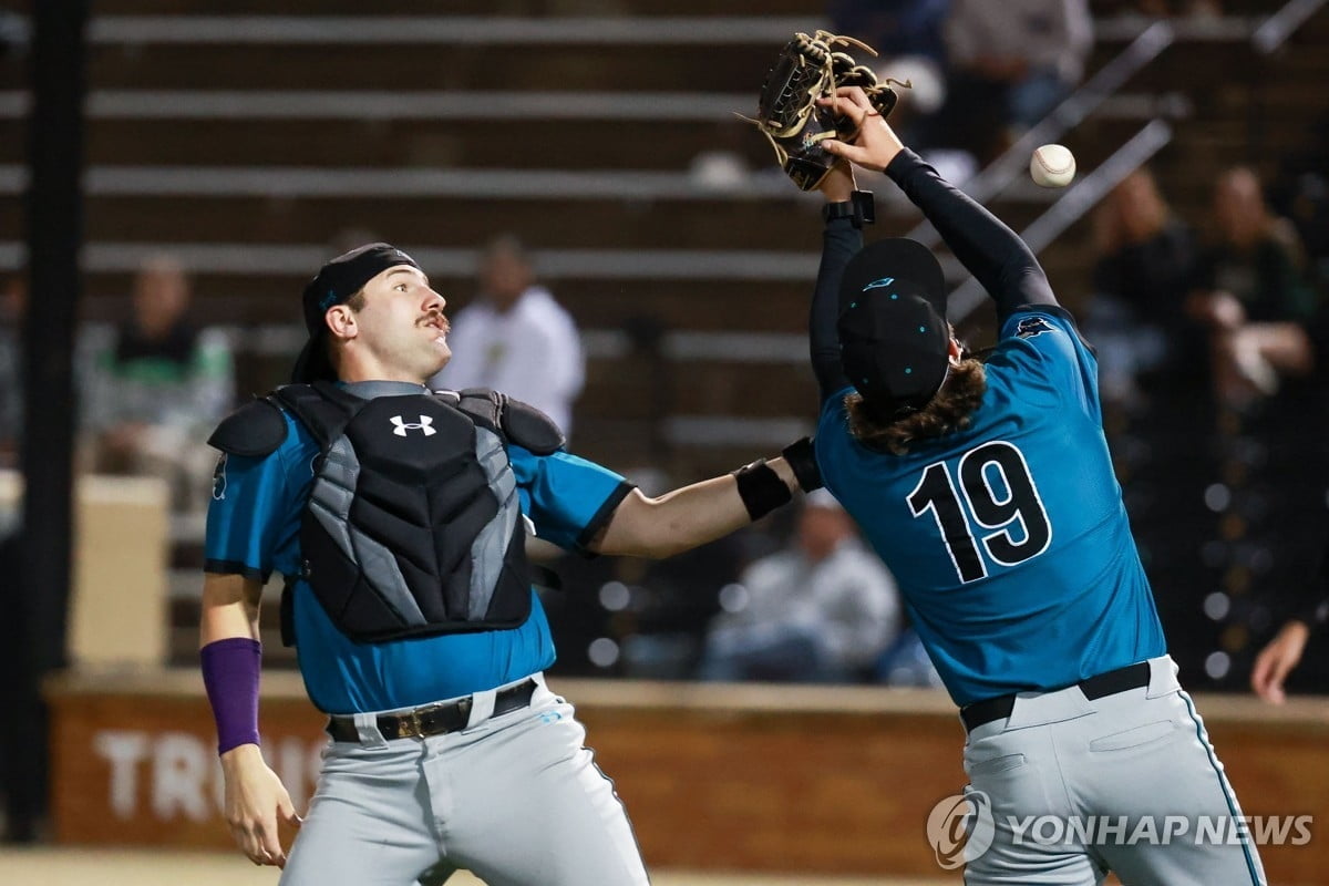 CBA战报：巴斯30+11+6&程帅澎22分 威尔逊空砍26分 浙江106-93上海