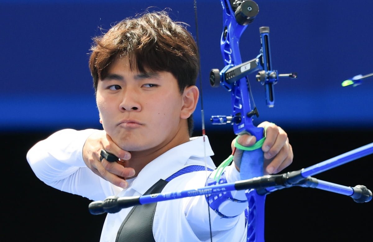 格里福vs波鸿全场数据：1助攻，6次关键传球