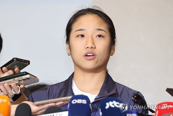 可惜超时！首节最后一攻 伊森命中超远三分回放显示超时
