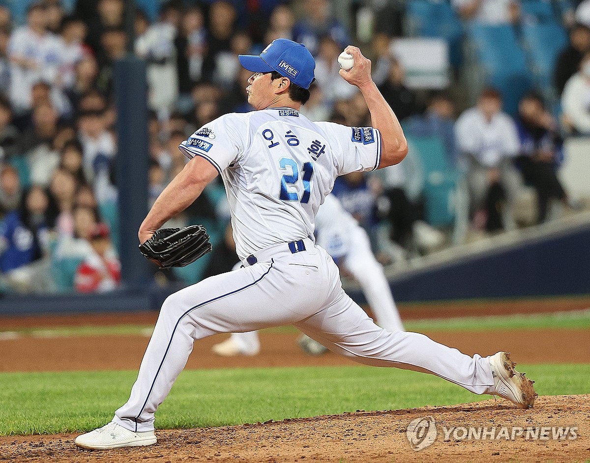 邮报：滕哈赫相信会继续执教曼联 正在准备下一场比赛