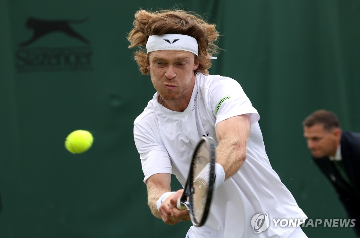 不容易！3比0大胜萨尔斯堡 布拉格斯巴达时隔21年再次赢得欧冠比赛