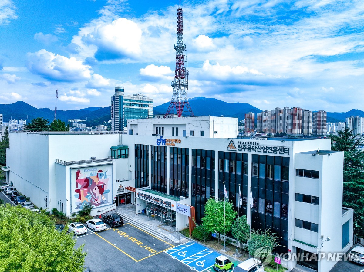记者：姆巴佩将争取在10月19日客战塞尔塔时复出