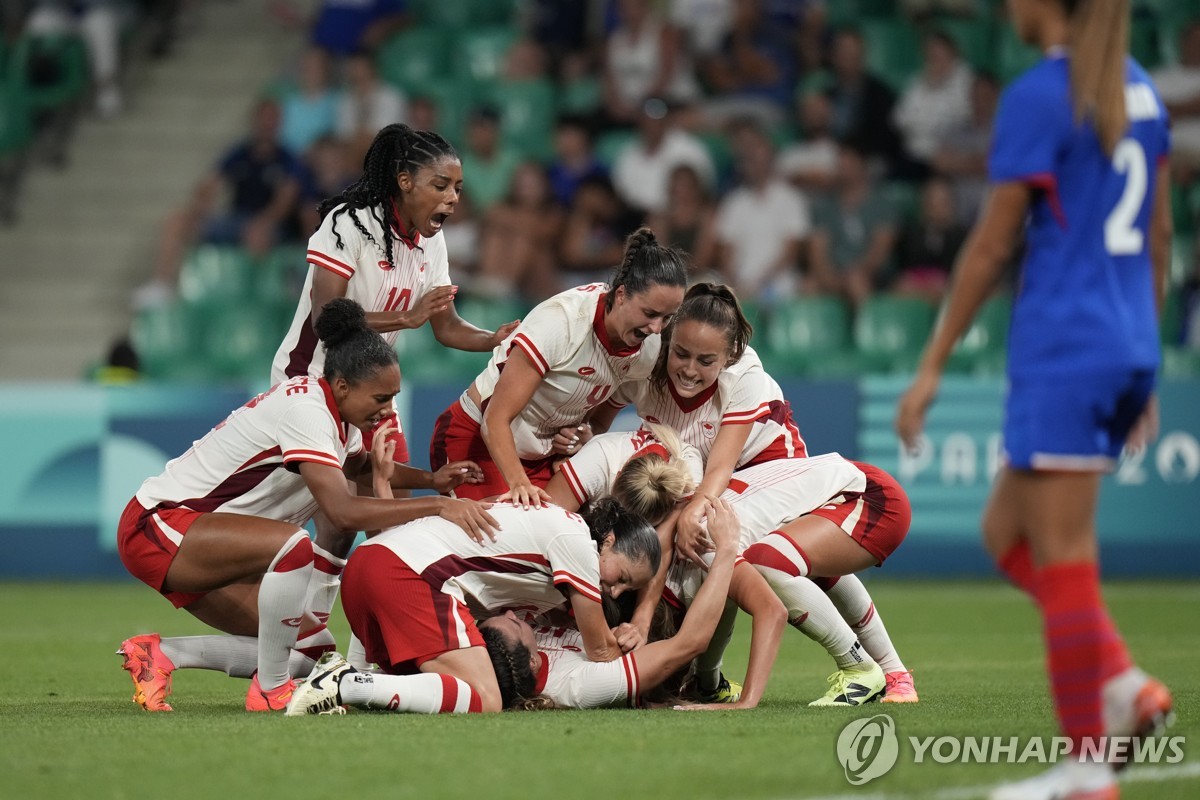 第四节剩5分16秒 湖人球员布朗尼替补登场