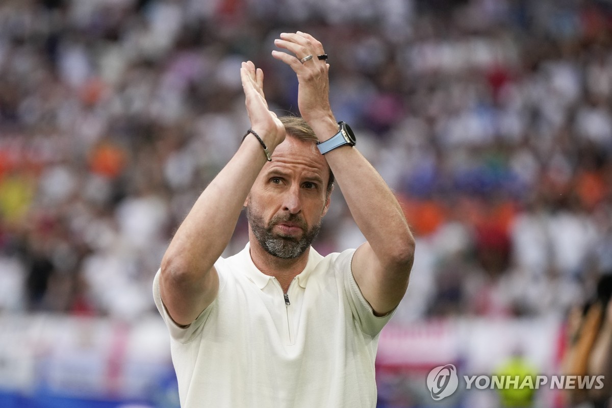 凯恩谈伤情：感觉很痛但不严重 认为可以出战欧冠对阵维拉