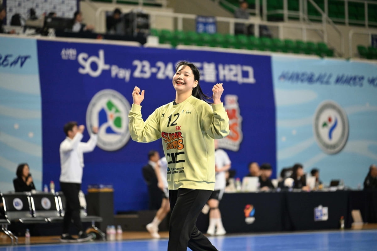 崔永熙因入选今日篮网与绿军大名单缺席G联赛首秀 你如何看待他下场的前景？