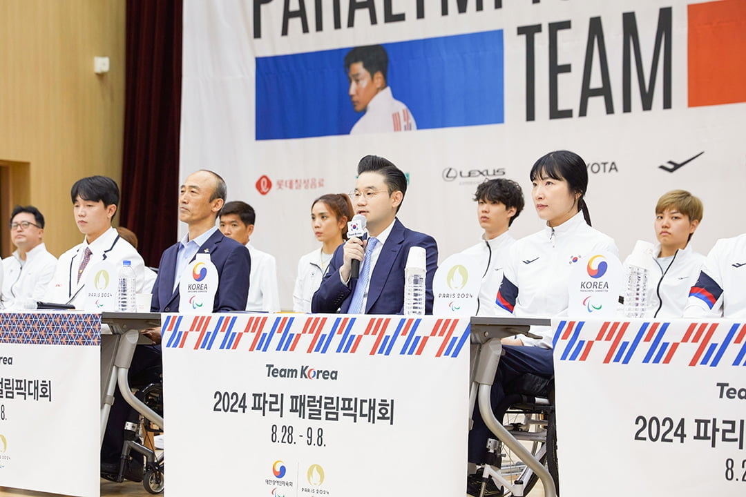 罗伊-基恩谈失球：本赛季曼联球员已多次没有勇气去争顶解围